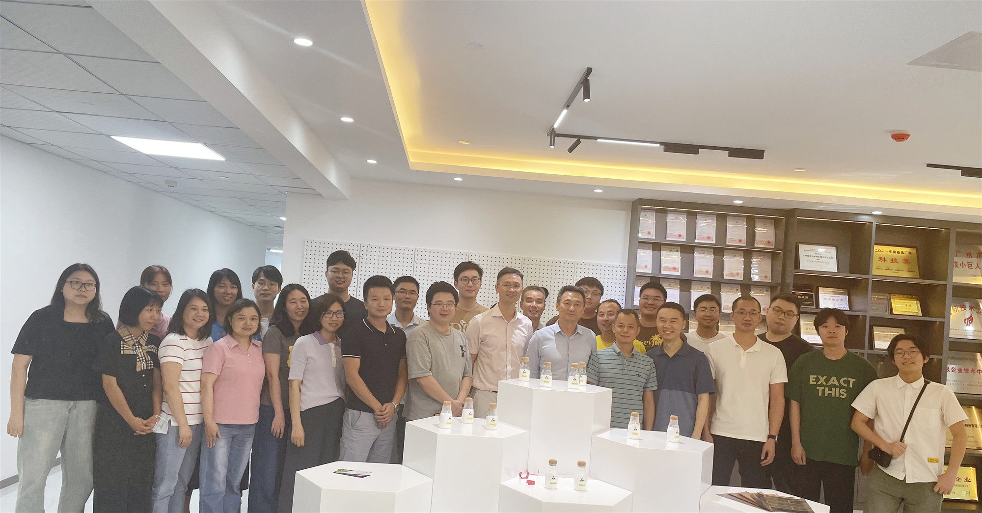 研发团队_1.1.jpg 图片